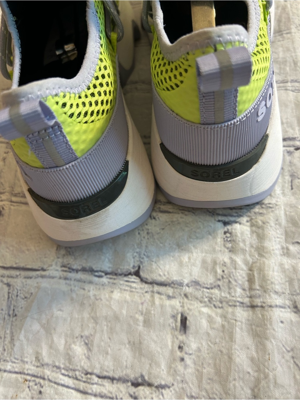 SOREL KINETIC IMPACT 11 LACE-UP NEON AND GREY/WHITE SNEAKERS WOMEN’S SIZE 7.5 - Picture 5 of 11